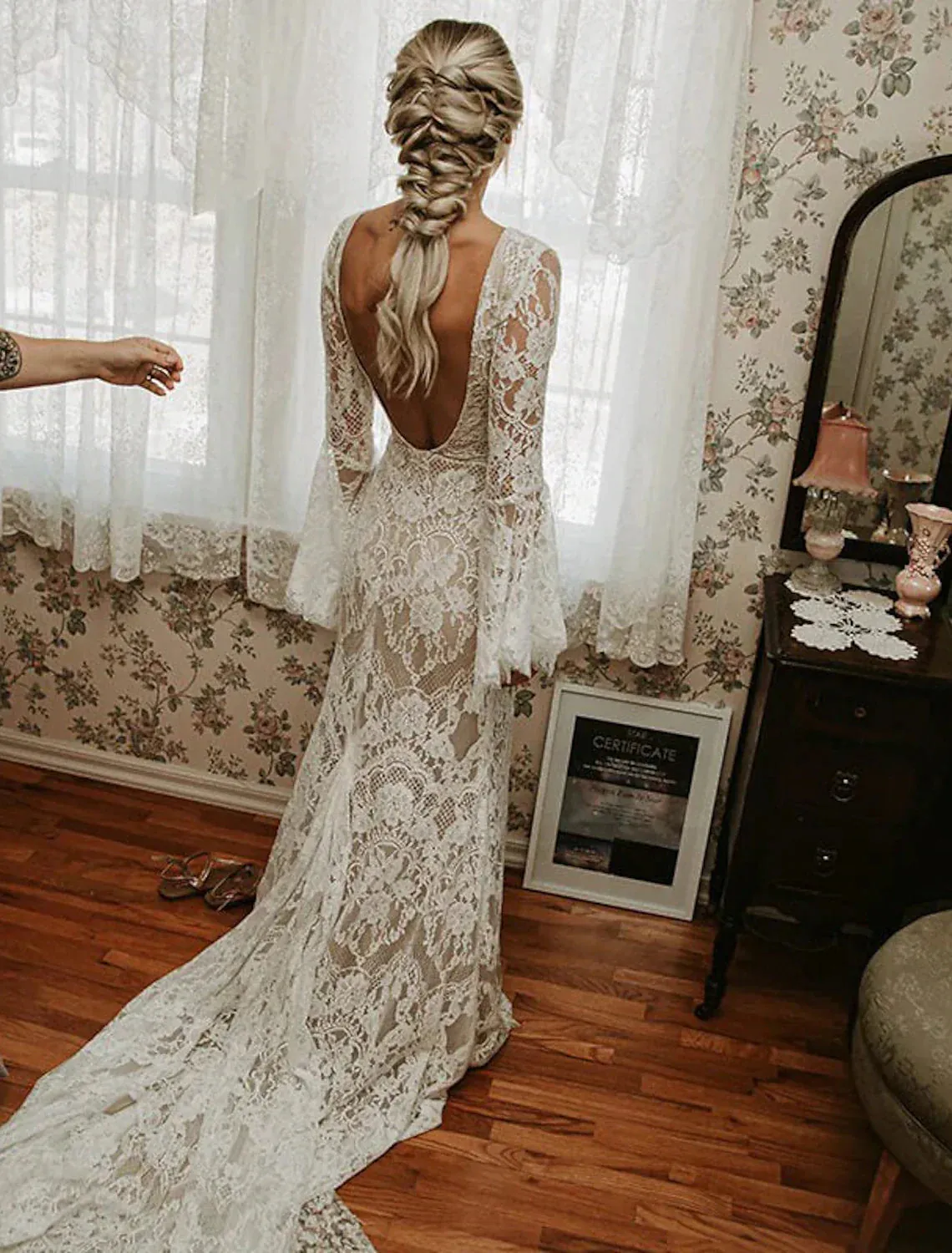 Beach Boho Wedding Dresses Mermaid / Trumpet V Neck Long Sleeve Court Train Lace Bridal Gowns With Appliques Solid Color Summer Wedding Party