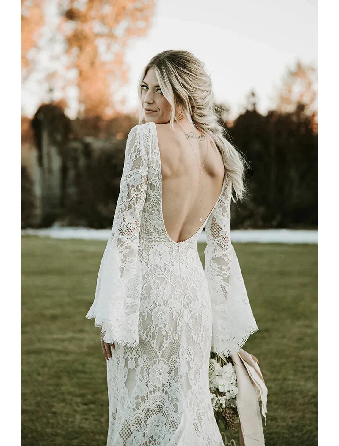 Beach Boho Wedding Dresses Mermaid / Trumpet V Neck Long Sleeve Court Train Lace Bridal Gowns With Appliques Solid Color Summer Wedding Party