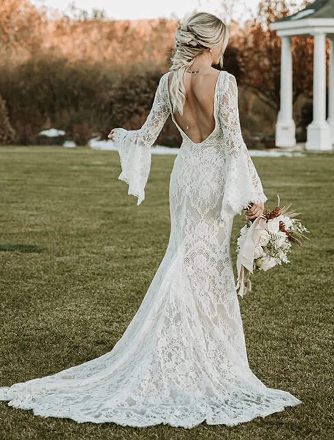 Beach Boho Wedding Dresses Mermaid / Trumpet V Neck Long Sleeve Court Train Lace Bridal Gowns With Appliques Solid Color Summer Wedding Party