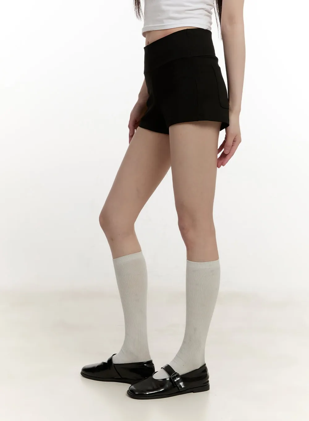 Slim-Fit Basic Shorts CM514