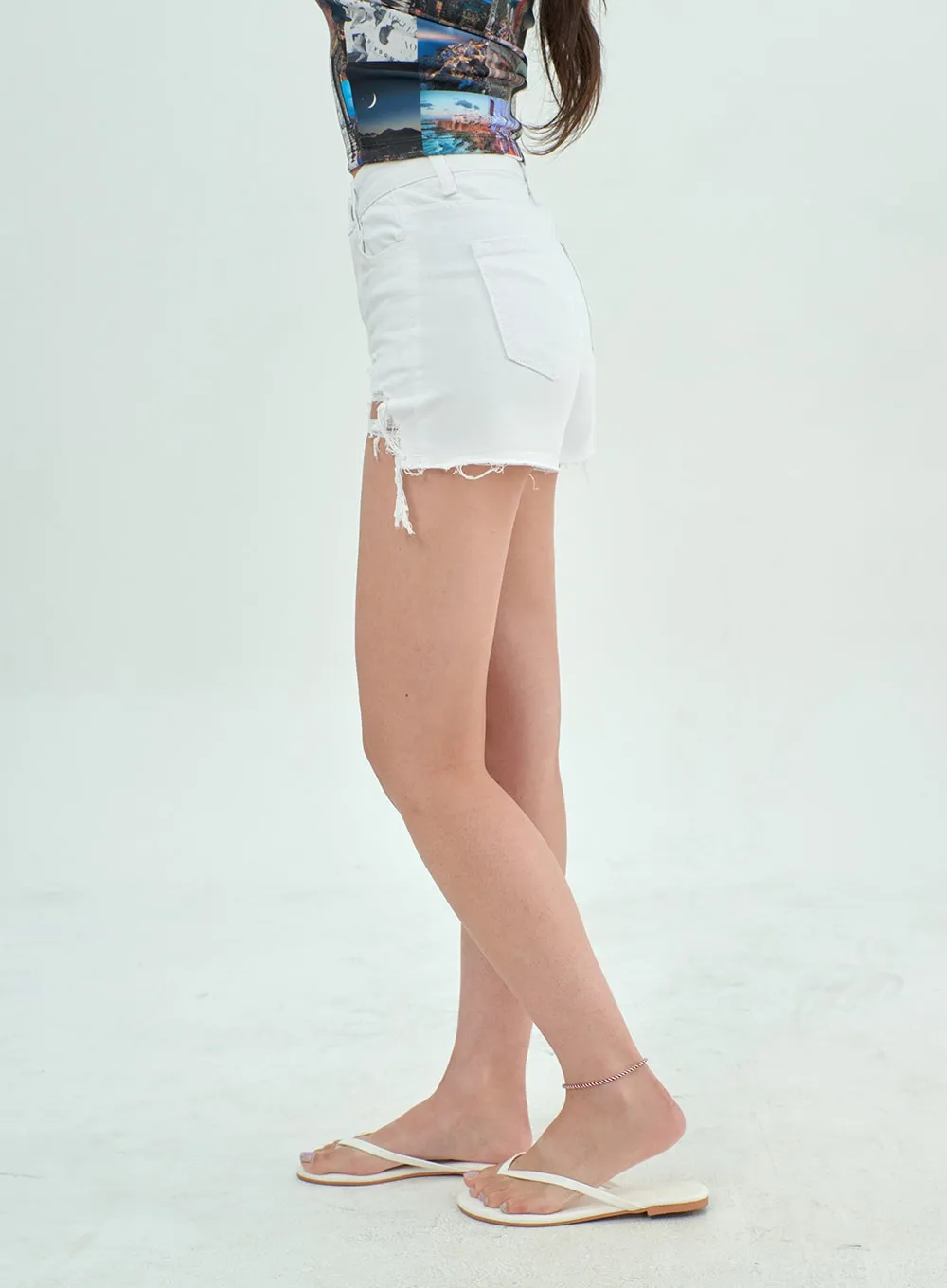 Slim Fit Ripped Shorts BY303