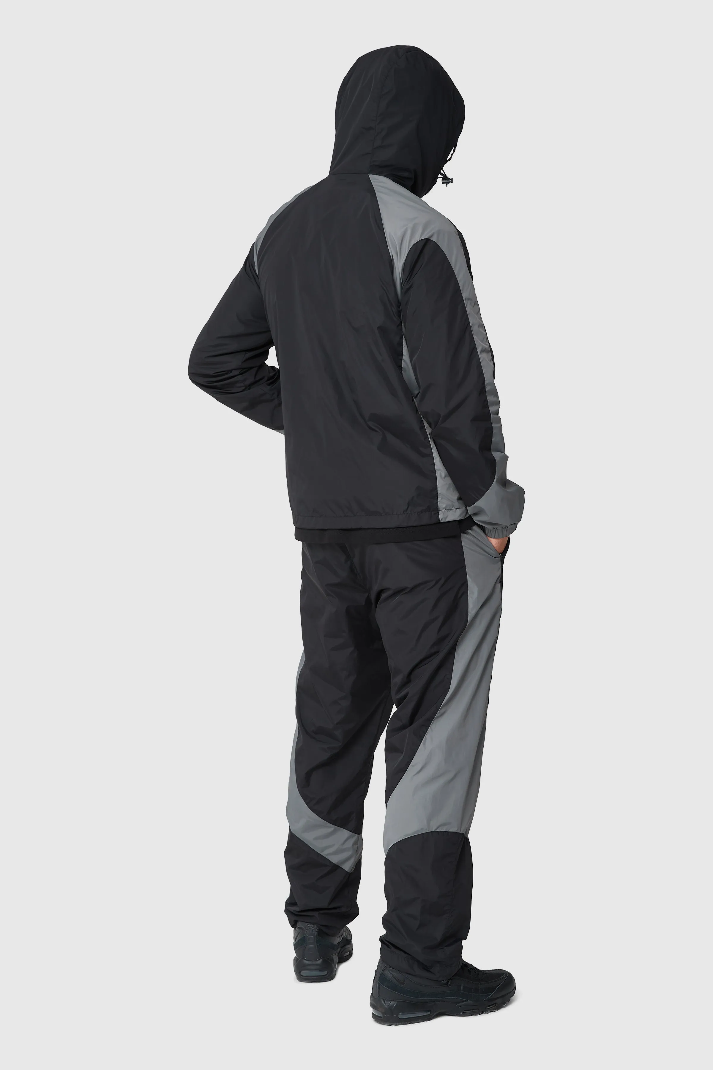 ZONE WINDBREAKER - BLACK